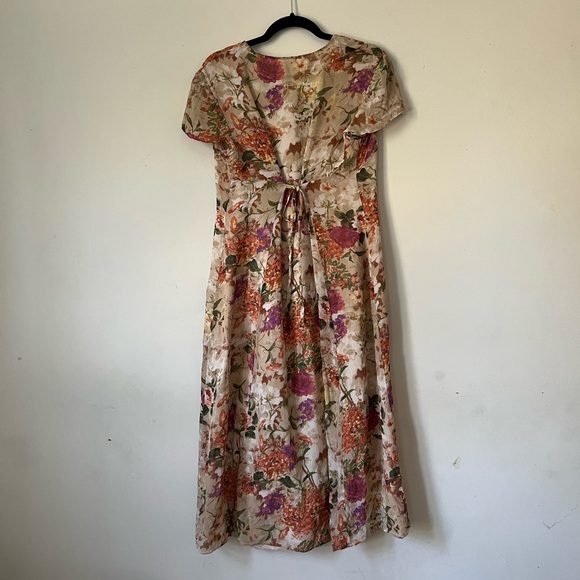 *SOLD* Vintage floral print button down dress with a tie in the back - Picture 4 of 5